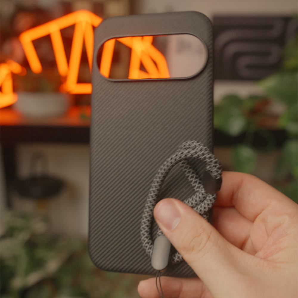 Etui Bizon CarbO na smartfona Pixel 11 Pro