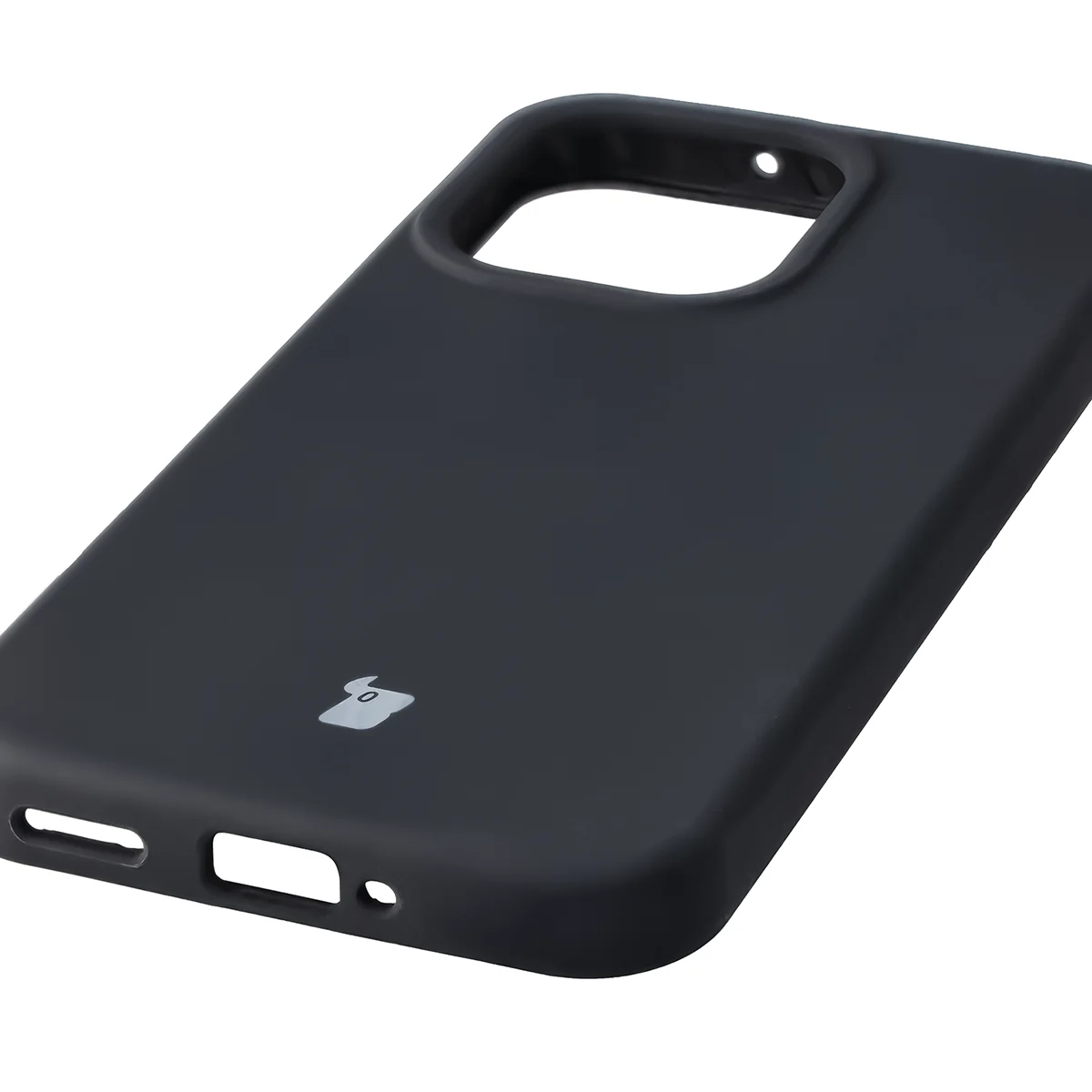 Zbliżenie na precyzyjne wycięcia i możliwość ładowania indukcyjnego w etui Bizon Soft Case do Oppo Reno 15 Pro