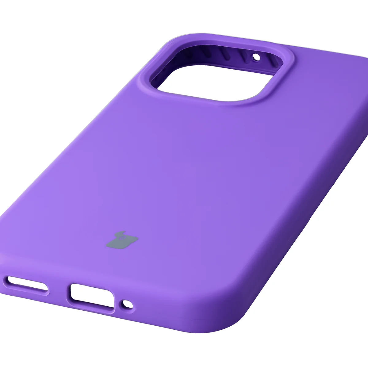 Zbliżenie na precyzyjne wycięcia i możliwość ładowania indukcyjnego w etui Bizon Soft Case do Oppo Reno 15 Pro