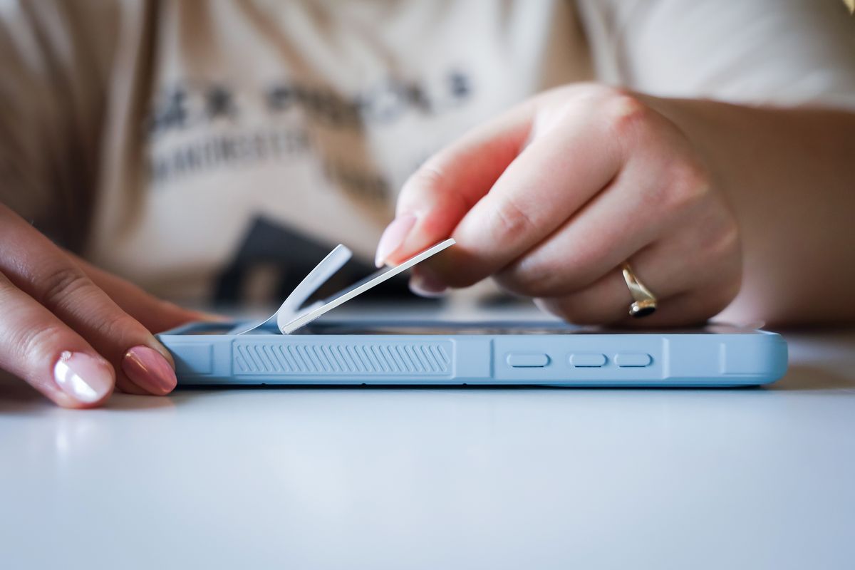 Aplikacja folii hydrożelowej Bizon Glass Hydrogel Front Duo - uniwersalne