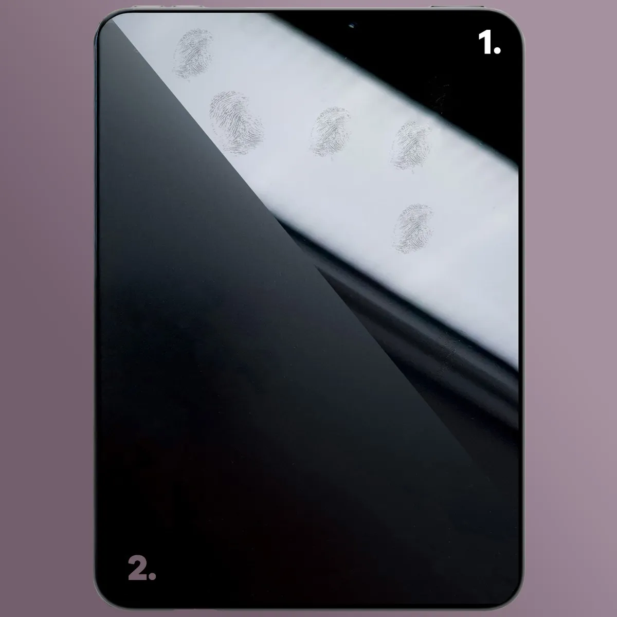 Porównanie szkła Tab Mule Shadow z alternatywnym szkłem, które nie ma powłoki oleofobowej i matowej