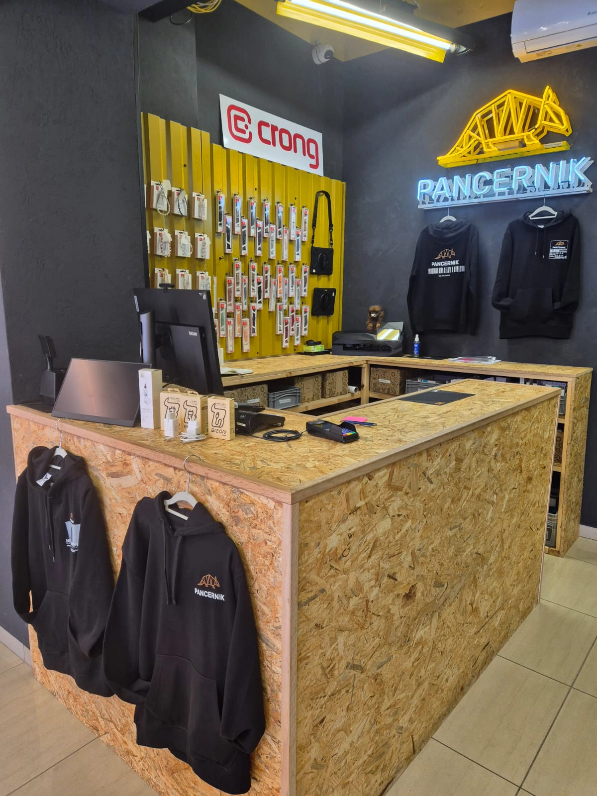 Salon Pancernik Kalisz – wejście do salonu