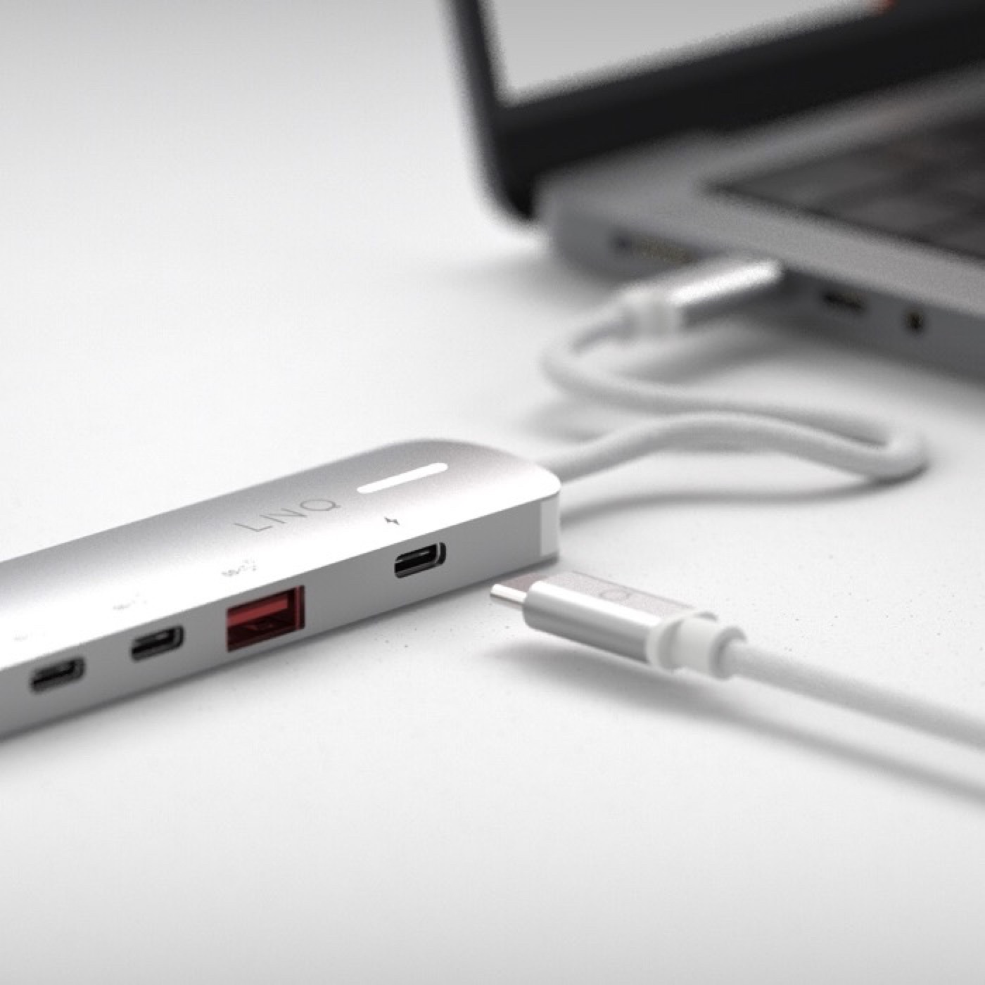 Porty USB-C i USB-A w hubie LINQ 5in1 Pro do szybkiego transferu danych 10 Gb/s