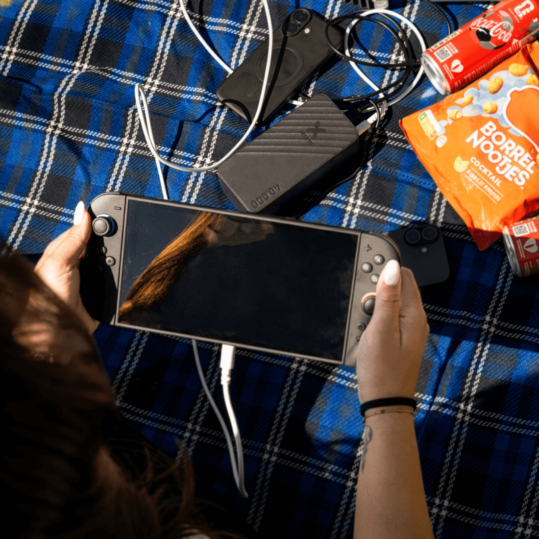 Powerbank LINQ powered by XTORM XG2401 używany z konsolą przenośną