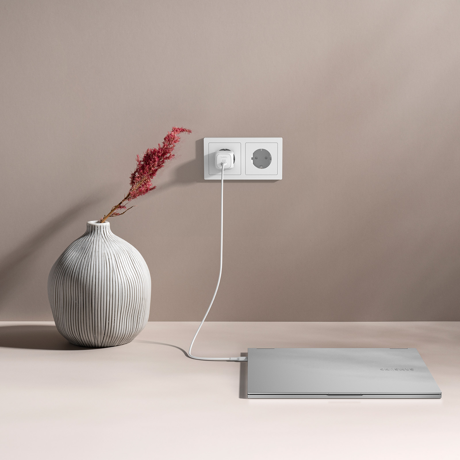 Ładowarka sieciowa Belkin Boost Charge Compact USB-C Wall Charger 45W, USB-C PD3.1, biała