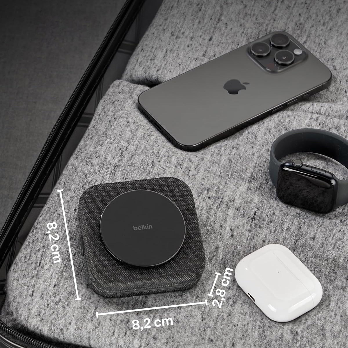 Ładowarka bezprzewodowa, indukcyjna Belkin BoostCharge Pro 2-in-1 Magnetic Wireless Charging Travel Pad with MagSafe Qi2 15W (WIZ026) dla iPhone z MagSafe / Apple Watch + ładowarka sieciowa, czarna