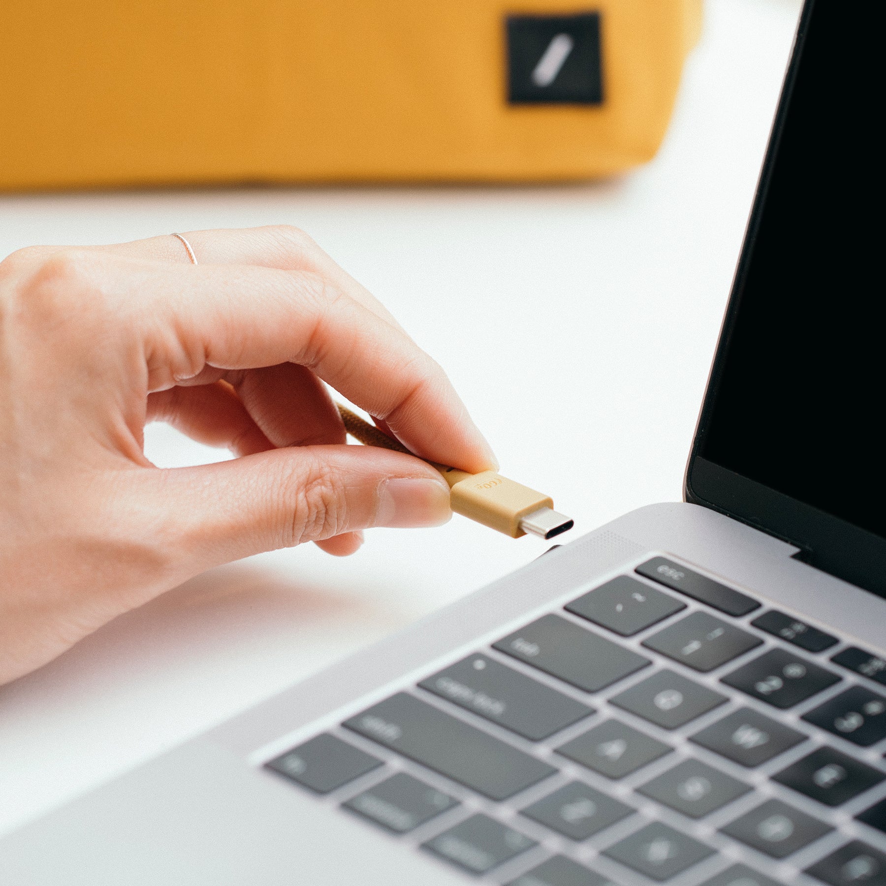 Kabel USB-C Belt Cable 1,2 m z obsługą Power Delivery 60 W