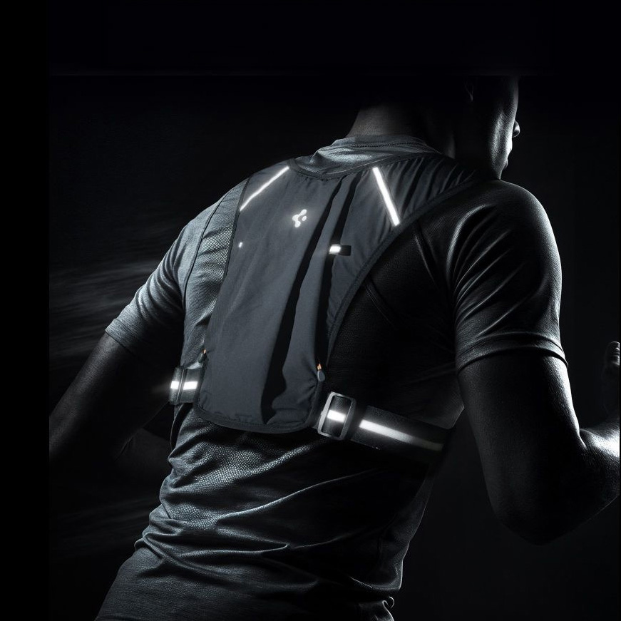 Oddychająca kamizelka sportowa z regulacją  dla biegaczy, Spigen A720 Dynamic Shield Running Vest, czarna