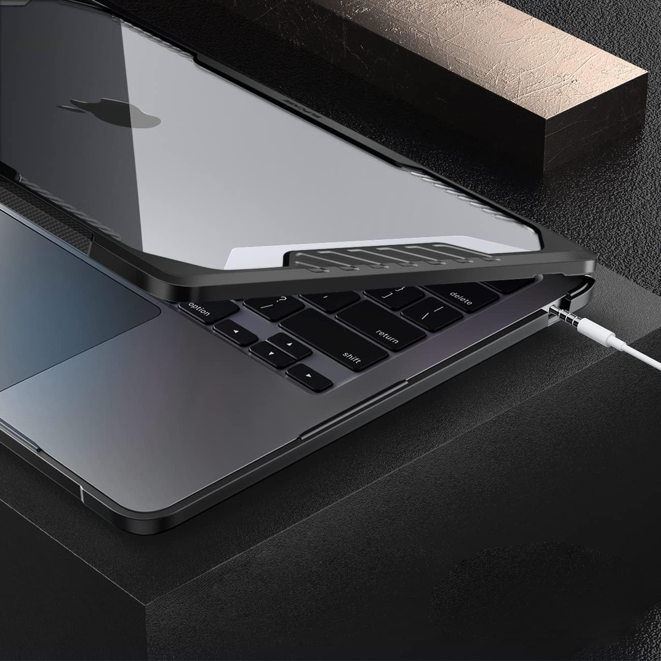 Etui pancerne Supcase Unicorn Beetle do Apple MacBook Air 13,6 M4 / M3 / M2, czarno-przezroczyste