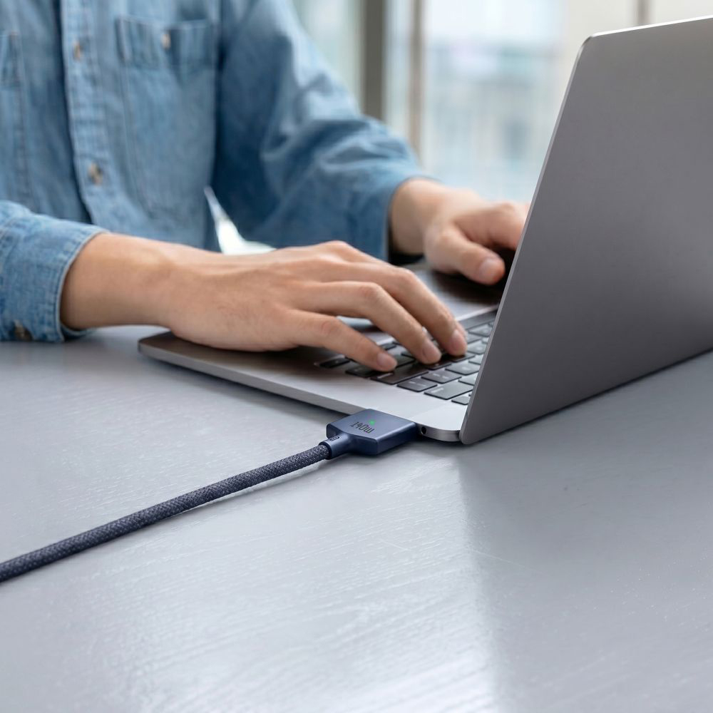 Orico Thunderbolt 5, bezpieczne odłączanie MagSafe 3 przy szarpnięciu, praktyczne, granatowy