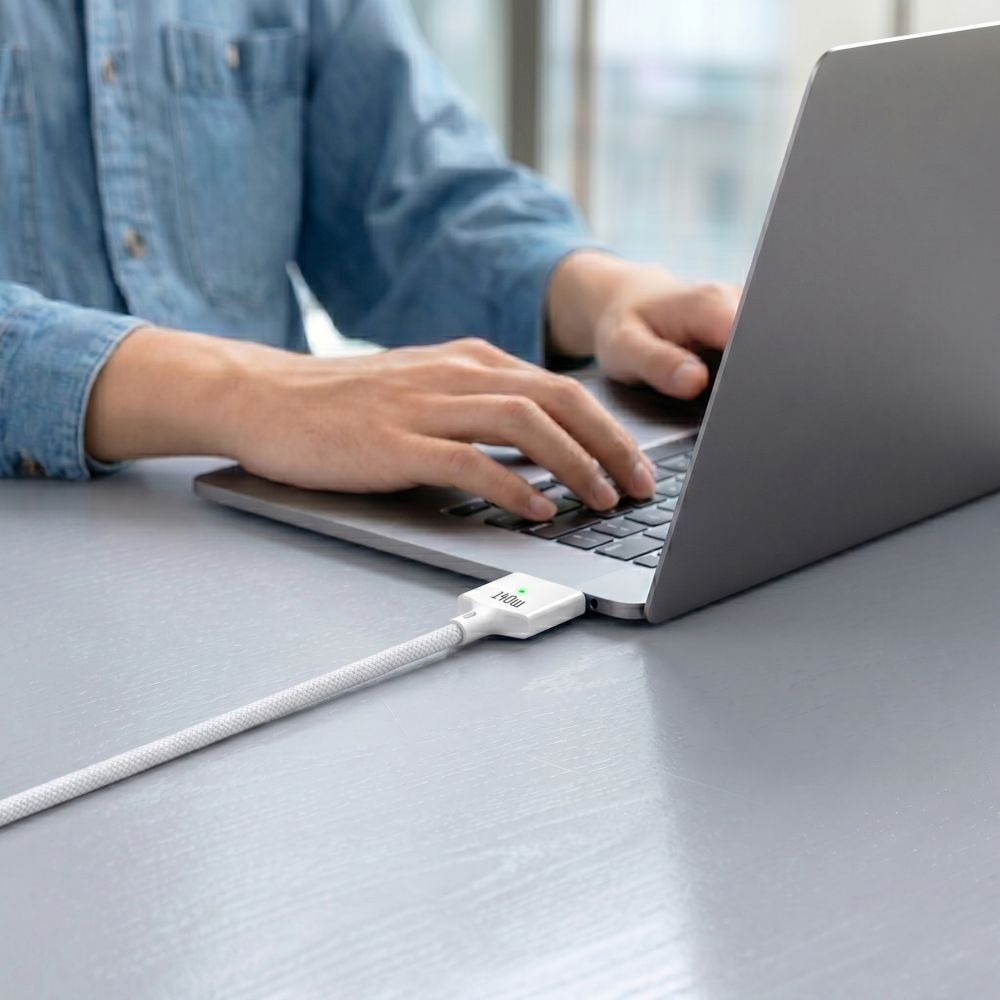 Orico Thunderbolt 5, bezpieczne odłączanie MagSafe 3 przy szarpnięciu, praktyczne, biały