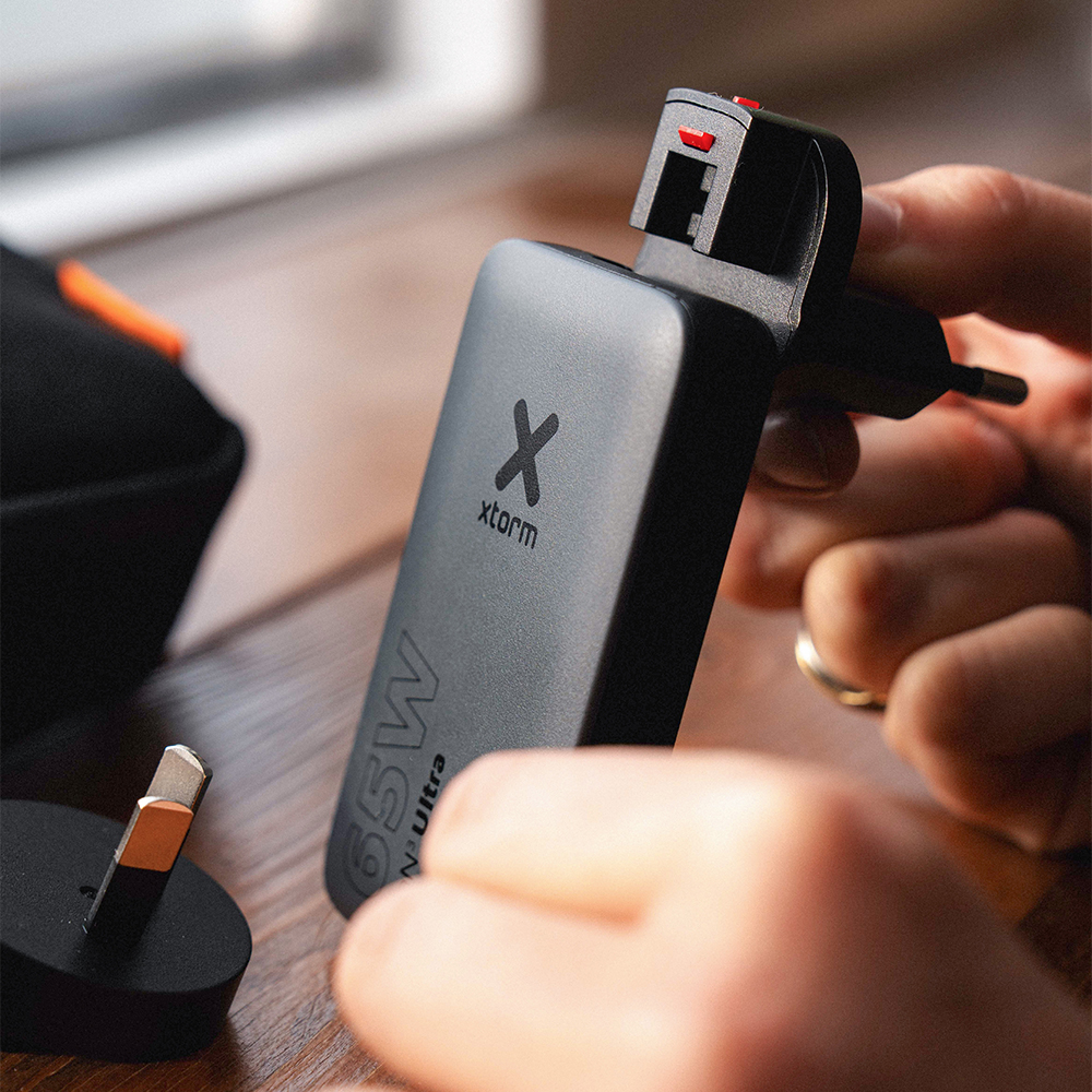 Xtorm Fast Travel Charger, ładowarka podróżna światowa wielofunkcyjna praktyczna, czarna