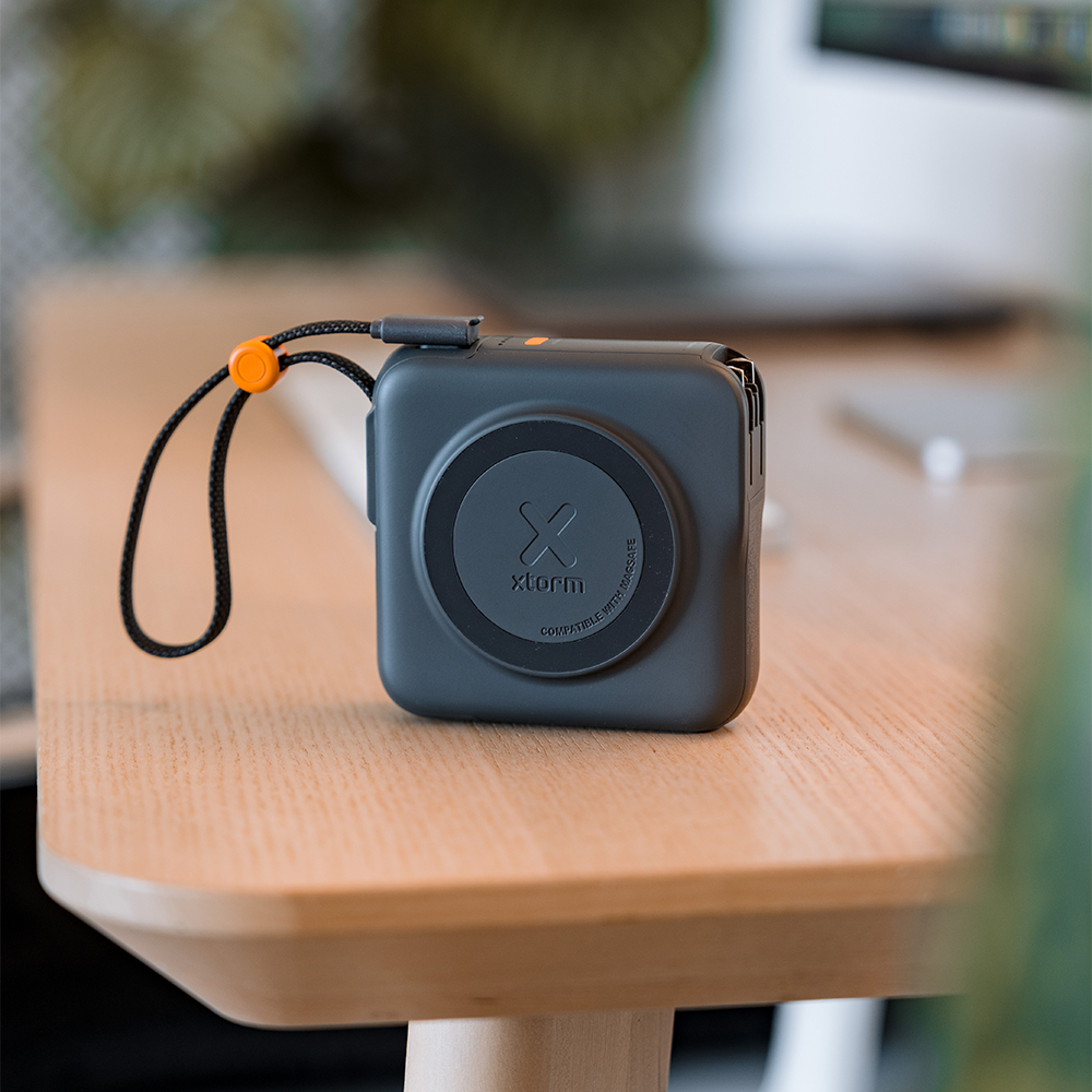 Xtorm Travel Charger, magnes szybkie bezprzewodowe ładowanie indukcyjne praktyczna, szara