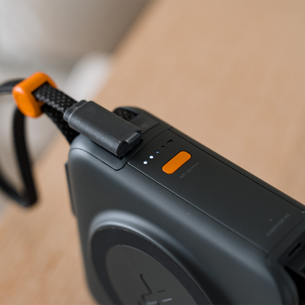 Xtorm Travel Charger, pojemna bateria ekologiczna kompaktowa wygodna praktyczne użytkowanie, szara