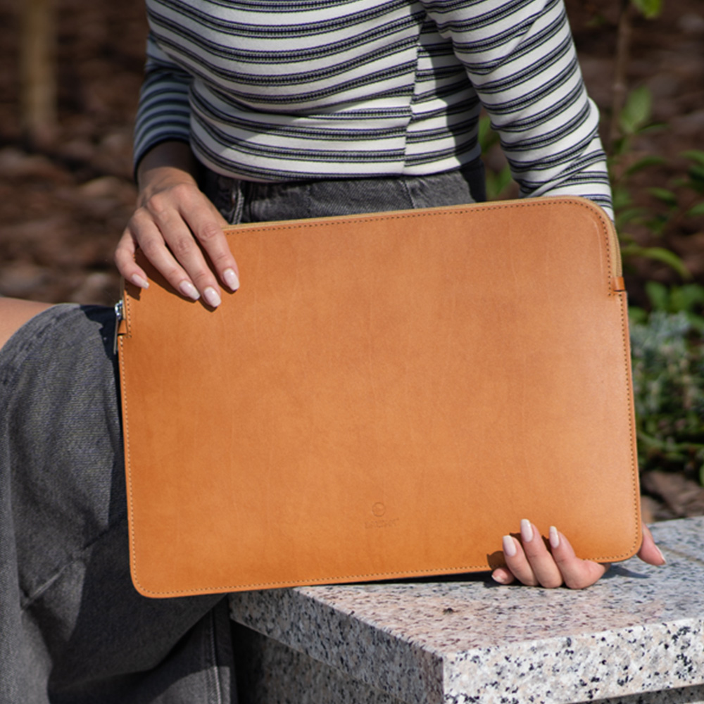 Etui Baltan Sleeve Zip | MacBook Pro 14,2" M3 | brąz - ochrona