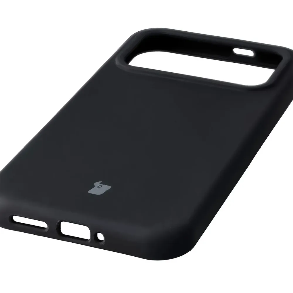 Zbliżenie na precyzyjne wycięcia i możliwość ładowania indukcyjnego w etui Bizon Soft Case do Xiaomi POCO F9 Ultra