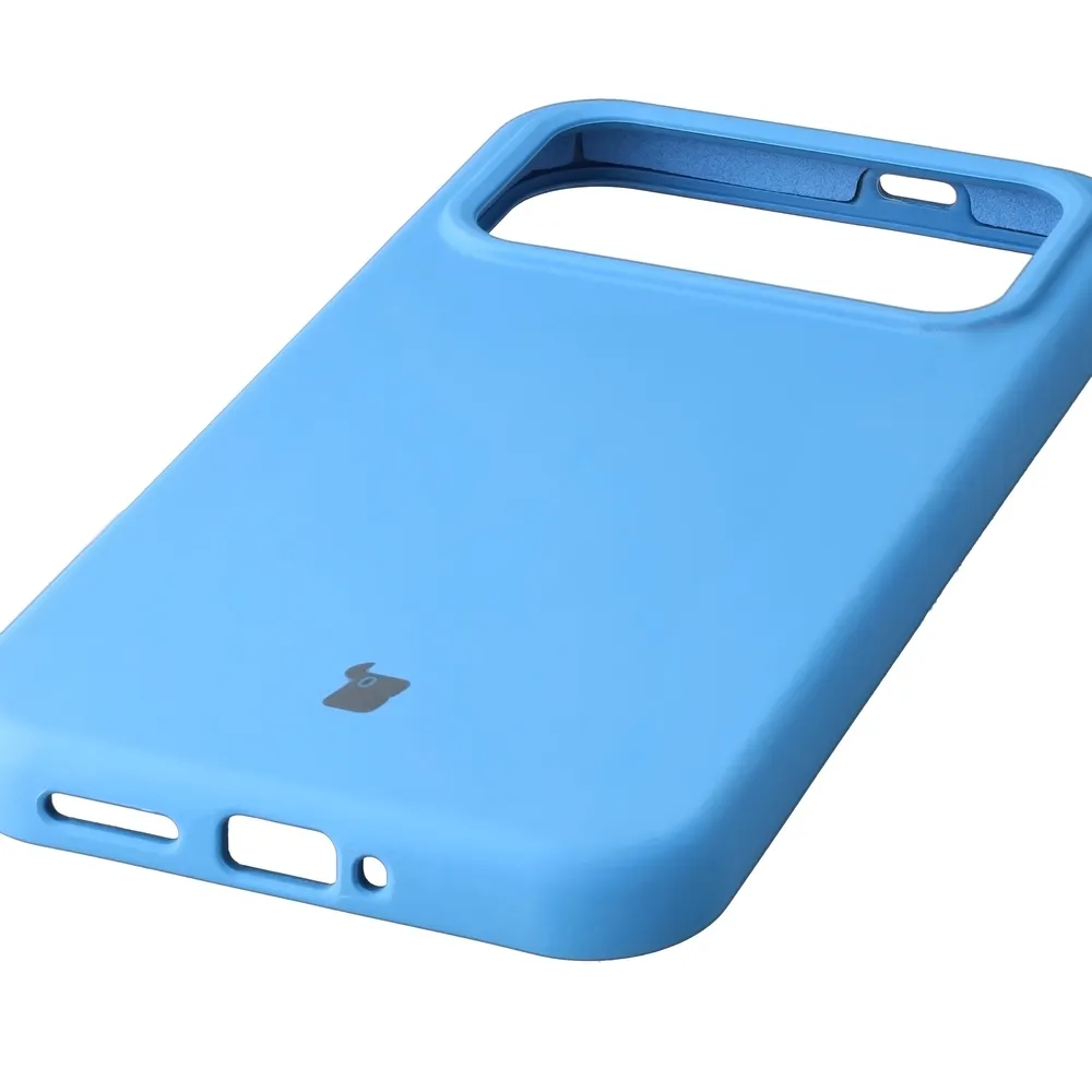 Zbliżenie na precyzyjne wycięcia i możliwość ładowania indukcyjnego w etui Bizon Soft Case do Xiaomi POCO F9 Pro