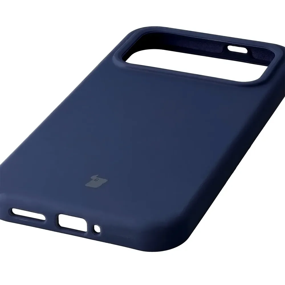 Zbliżenie na precyzyjne wycięcia i możliwość ładowania indukcyjnego w etui Bizon Soft Case do Xiaomi POCO F9 Pro