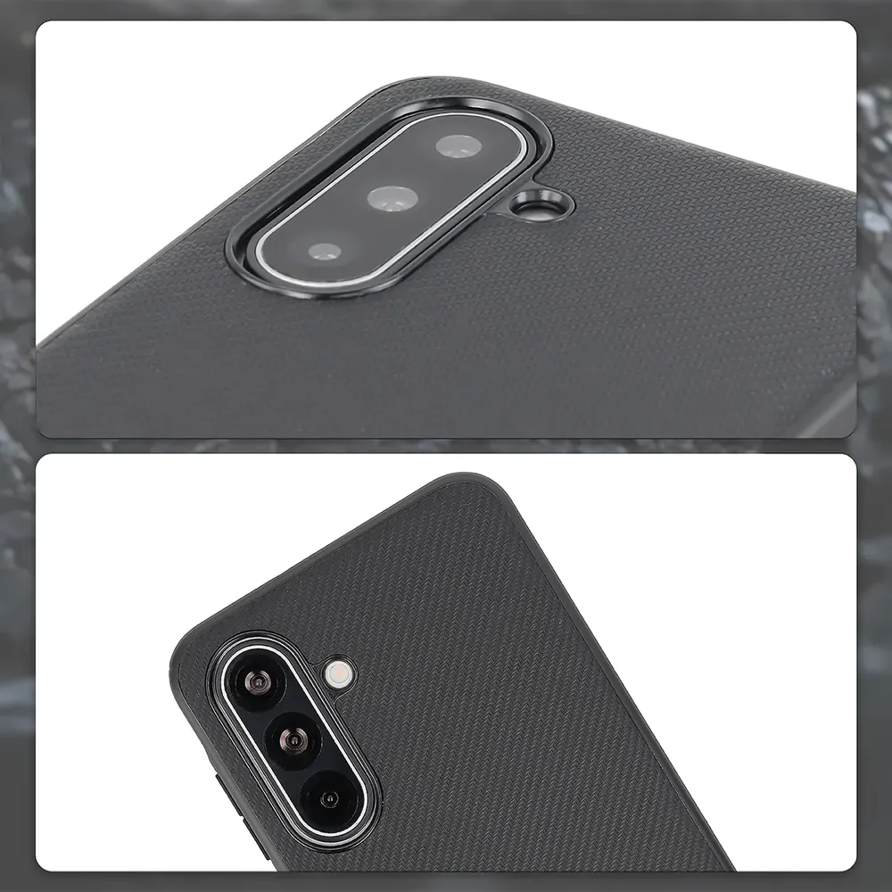 Podniesione krawędzie aparatu i wycięcie na aparat w etui Bizon Case CarbO do Galaxy A18 4G/5G / A17 4G/5G