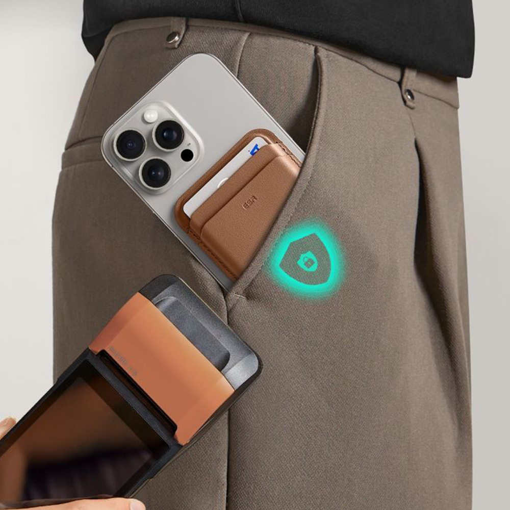 Portfel na karty z blokadą RFID ESR Magnetic Wallet do MagSafe, Carmel Brown (brązowy)