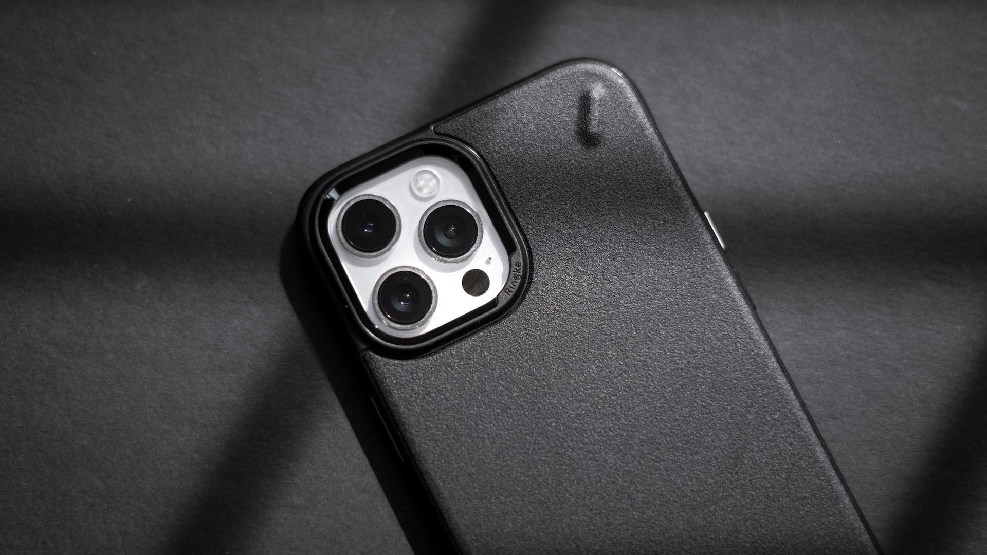 Nowoczesne i funkcjonalne etui iPhone 14 Pro Max w atrakcyjnej cenie? To możliwe